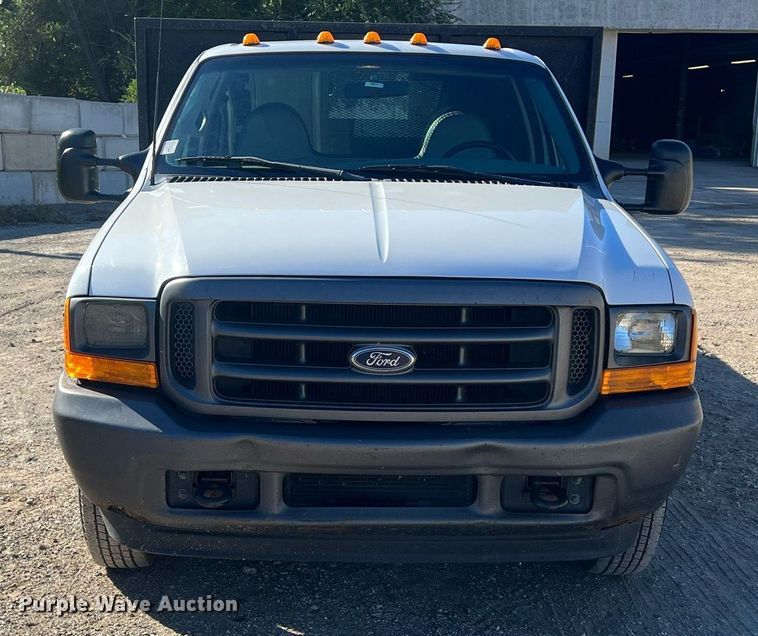 image for item OA9024 2001 Ford F350  flatbed pickup truck