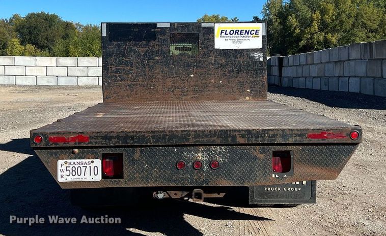 image for item OA9024 2001 Ford F350  flatbed pickup truck