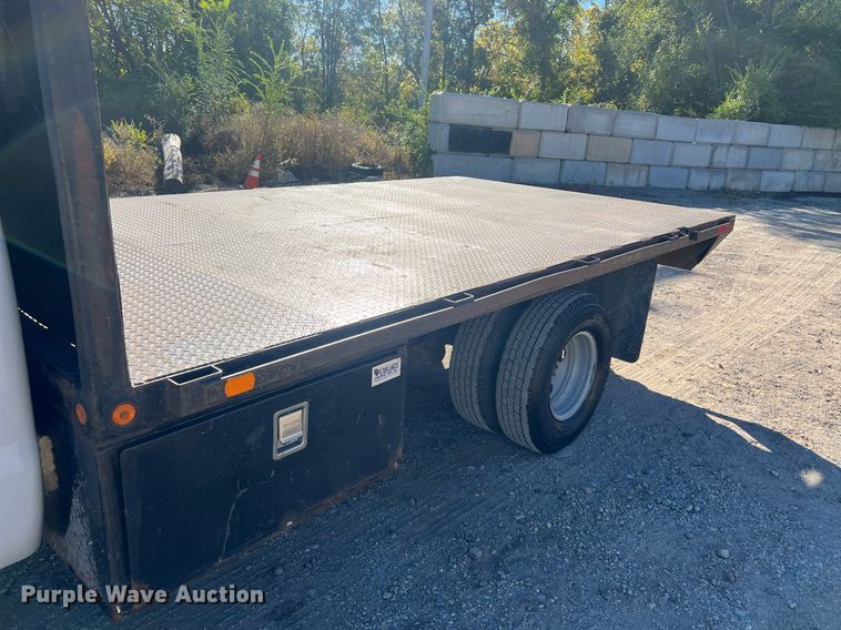 image for item OA9024 2001 Ford F350  flatbed pickup truck