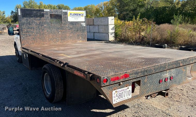 image for item OA9024 2001 Ford F350  flatbed pickup truck