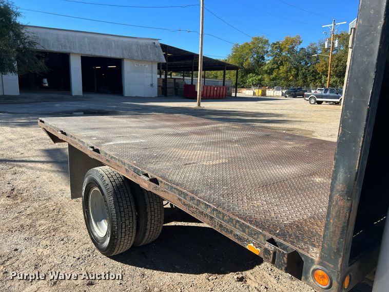 image for item OA9024 2001 Ford F350  flatbed pickup truck