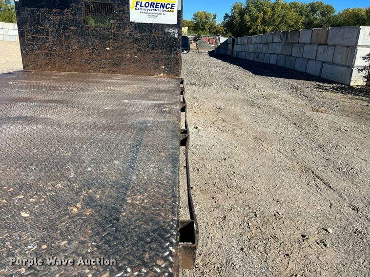 image for item OA9024 2001 Ford F350  flatbed pickup truck