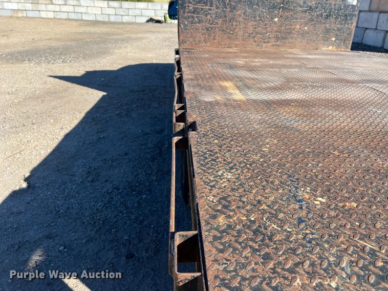 image for item OA9024 2001 Ford F350  flatbed pickup truck