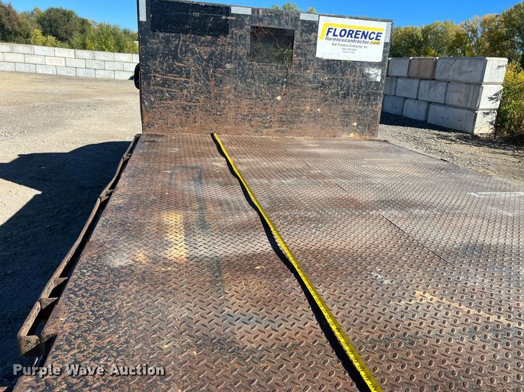 image for item OA9024 2001 Ford F350  flatbed pickup truck