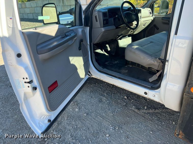 image for item OA9024 2001 Ford F350  flatbed pickup truck