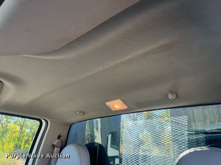 image for item OA9024 2001 Ford F350  flatbed pickup truck