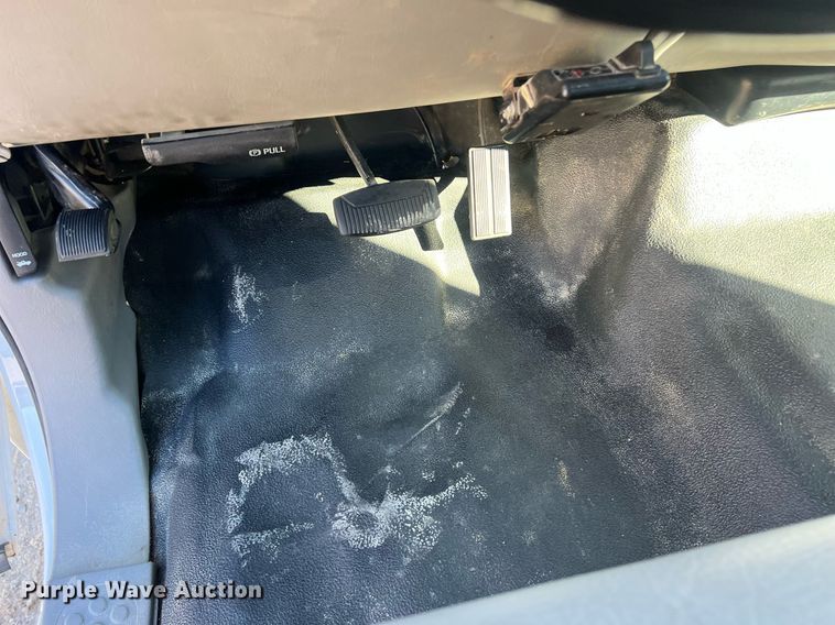 image for item OA9024 2001 Ford F350  flatbed pickup truck