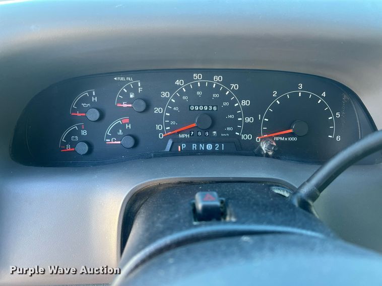 image for item OA9024 2001 Ford F350  flatbed pickup truck