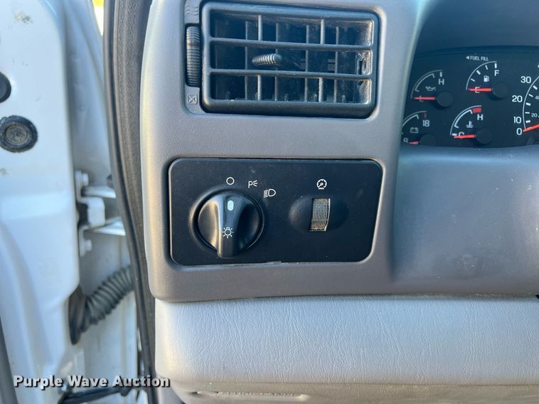 image for item OA9024 2001 Ford F350  flatbed pickup truck