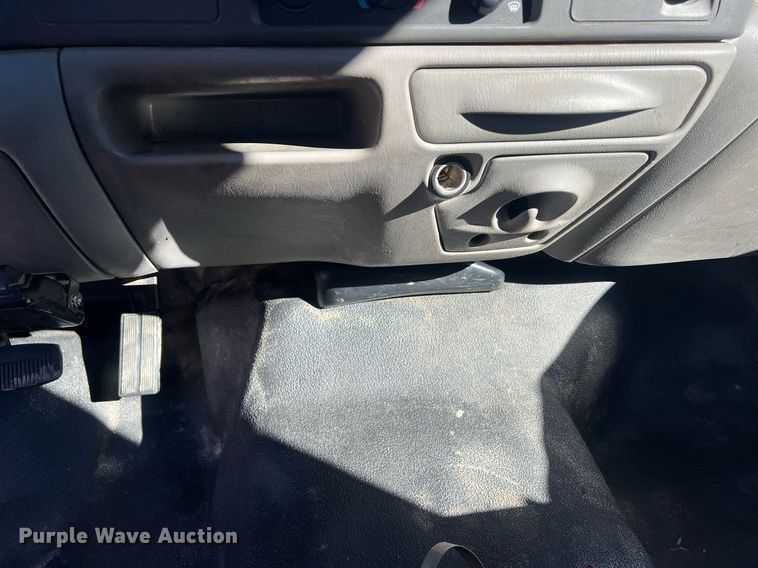 image for item OA9024 2001 Ford F350  flatbed pickup truck