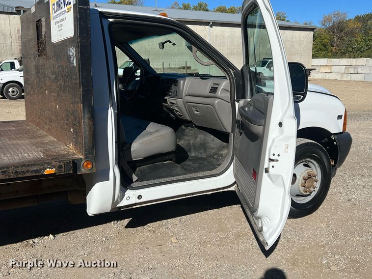 image for item OA9024 2001 Ford F350  flatbed pickup truck