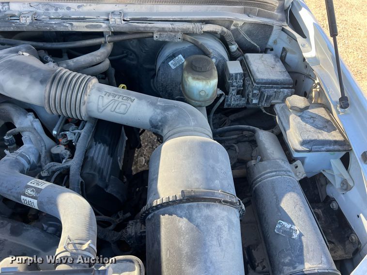 image for item OA9024 2001 Ford F350  flatbed pickup truck