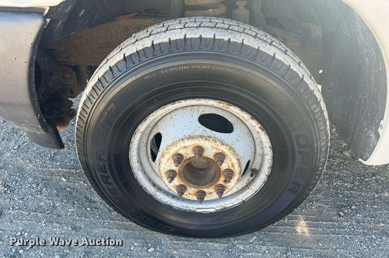 image for item OA9024 2001 Ford F350  flatbed pickup truck