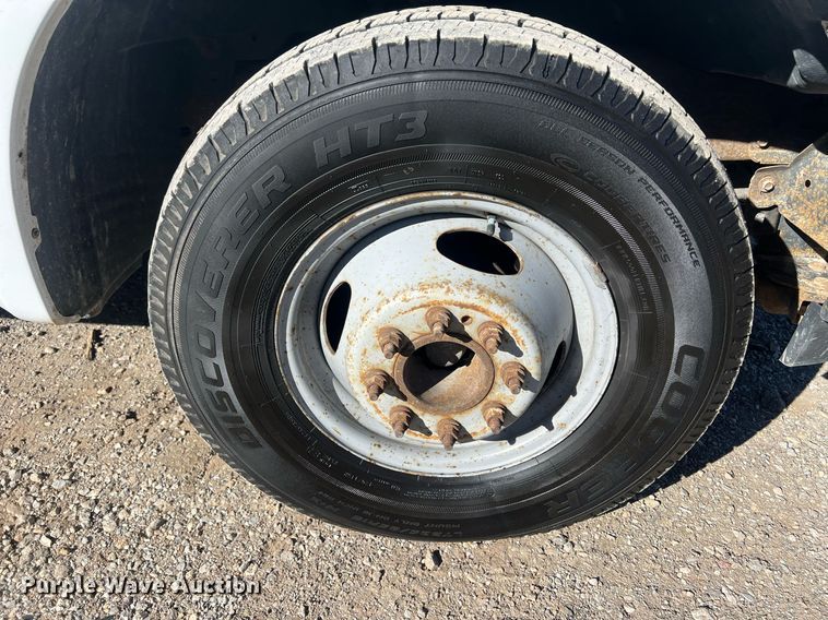 image for item OA9024 2001 Ford F350  flatbed pickup truck