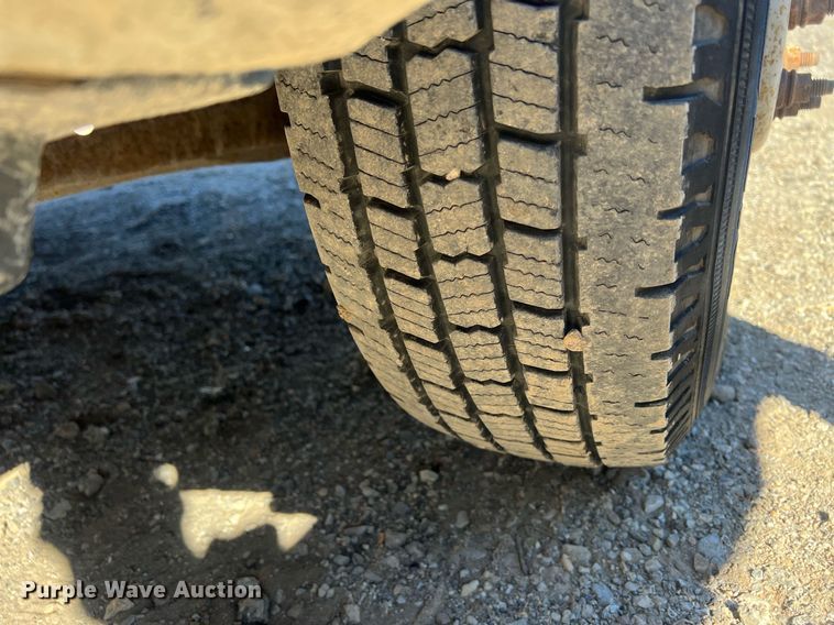 image for item OA9024 2001 Ford F350  flatbed pickup truck