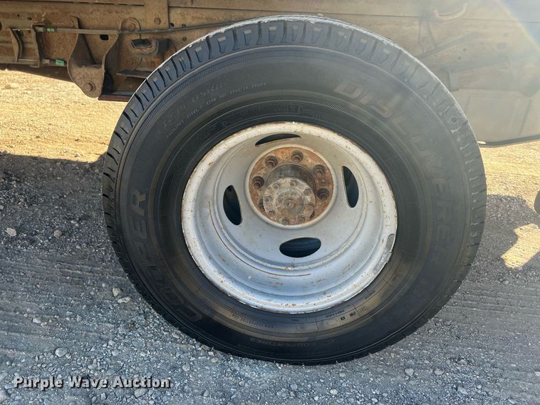 image for item OA9024 2001 Ford F350  flatbed pickup truck