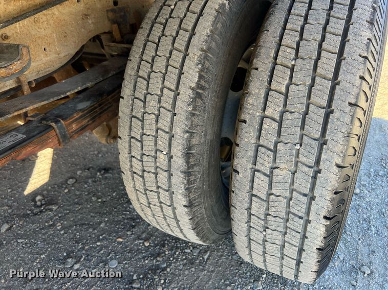 image for item OA9024 2001 Ford F350  flatbed pickup truck