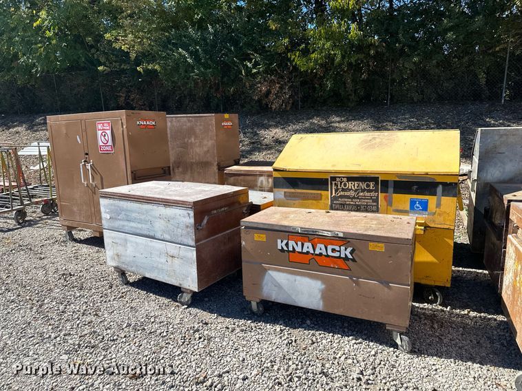 image for item OA9032 (13) jobsite boxes