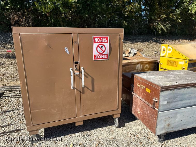 image for item OA9032 (13) jobsite boxes