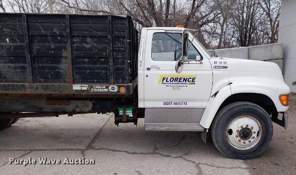 image for item OA9054 1995 Ford F700  dump truck
