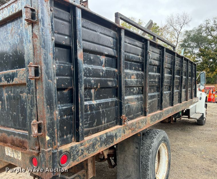 image for item OA9054 1995 Ford F700  dump truck