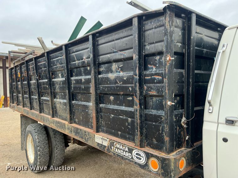 image for item OA9054 1995 Ford F700  dump truck