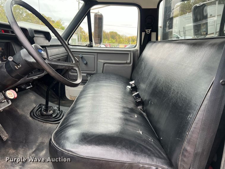 image for item OA9054 1995 Ford F700  dump truck