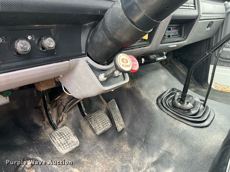 image for item OA9054 1995 Ford F700  dump truck