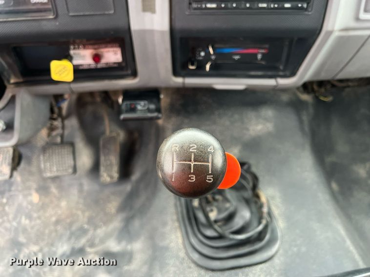 image for item OA9054 1995 Ford F700  dump truck