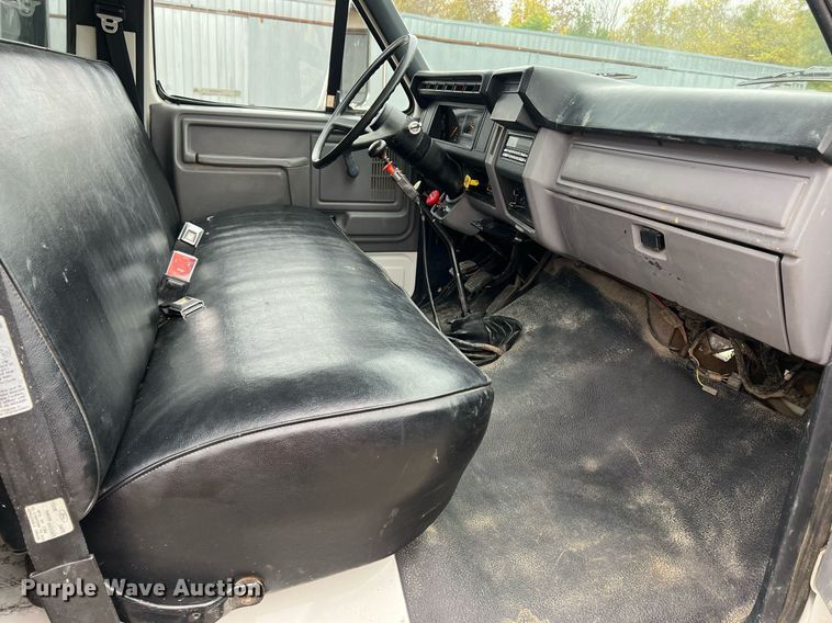 image for item OA9054 1995 Ford F700  dump truck