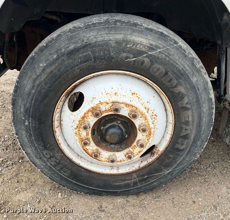 image for item OA9054 1995 Ford F700  dump truck