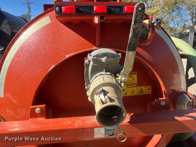 image for item OA9062 2018 Ditch Witch MV800  vacuum trailer