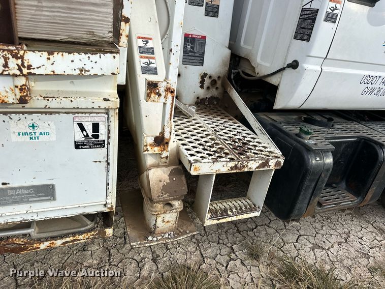 image for item OK9025 1998 GMC C7500  crane truck