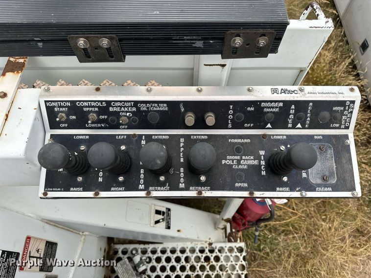 image for item OK9025 1998 GMC C7500  crane truck