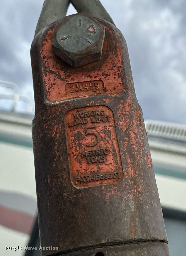 image for item OK9025 1998 GMC C7500  crane truck