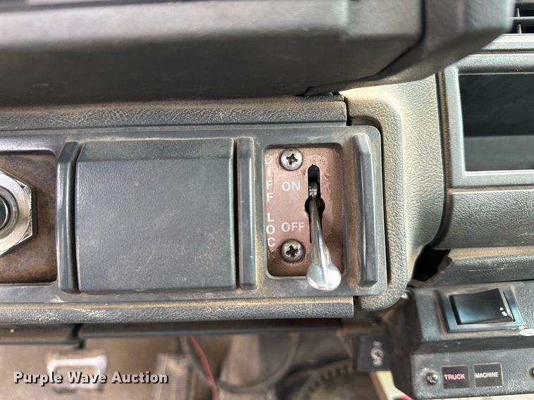 image for item OK9025 1998 GMC C7500  crane truck