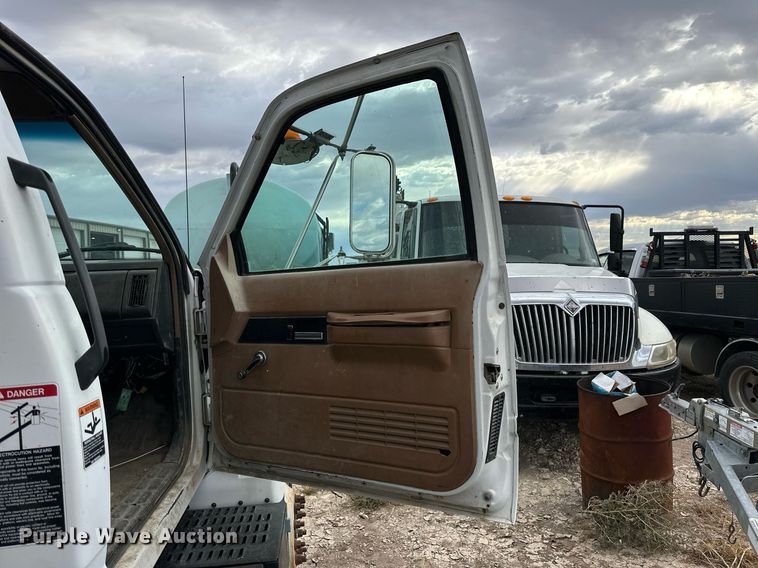 image for item OK9025 1998 GMC C7500  crane truck