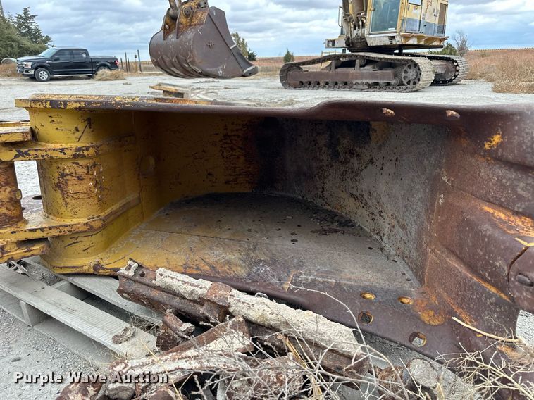 image for item OK9041 Hensley  excavator bucket