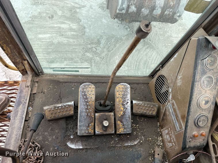 image for item OK9050 1984 Caterpillar 225  excavator