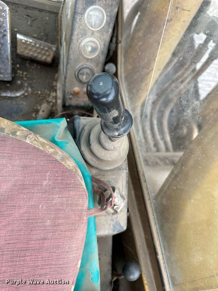 image for item OK9050 1984 Caterpillar 225  excavator