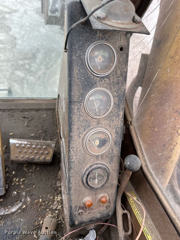 image for item OK9050 1984 Caterpillar 225  excavator