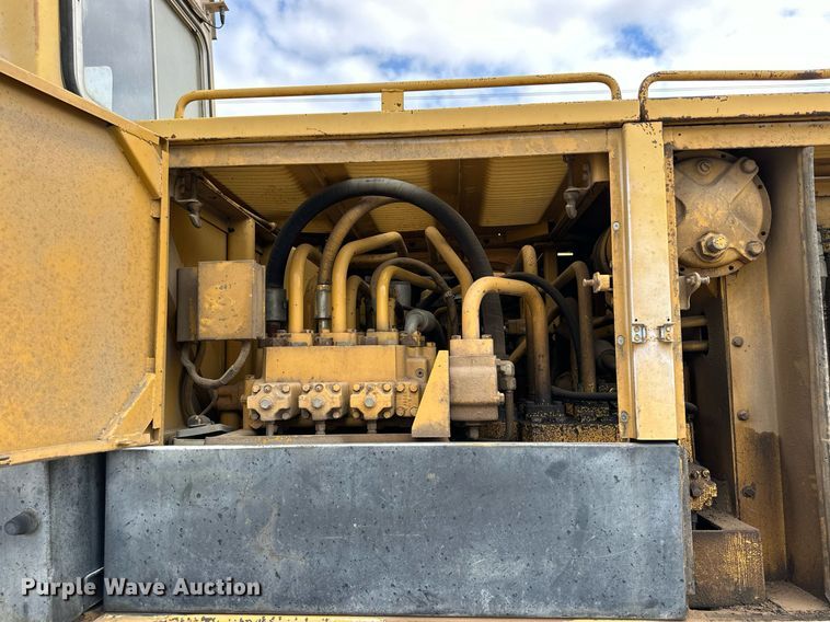 image for item OK9050 1984 Caterpillar 225  excavator
