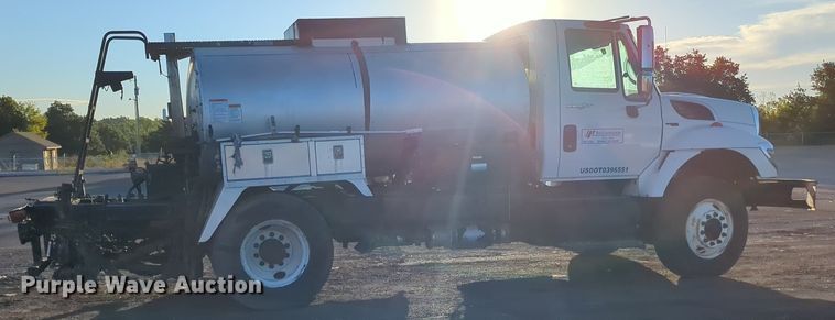 image for item OL9047 2009 International 7300  oil distributor truck