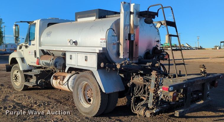 image for item OL9047 2009 International 7300  oil distributor truck