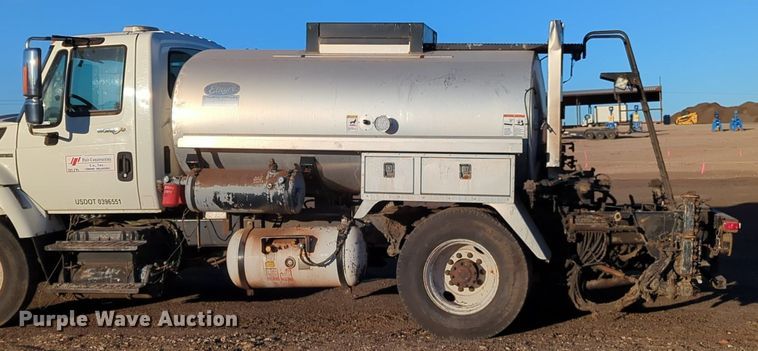 image for item OL9047 2009 International 7300  oil distributor truck