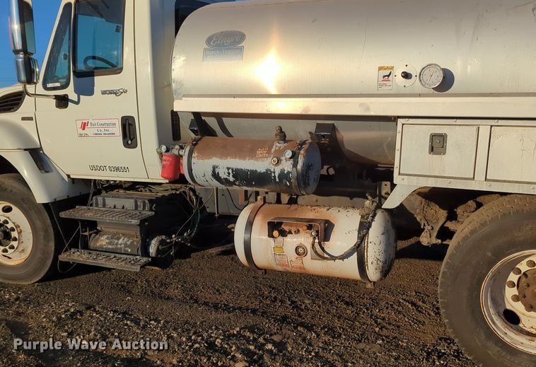 image for item OL9047 2009 International 7300  oil distributor truck