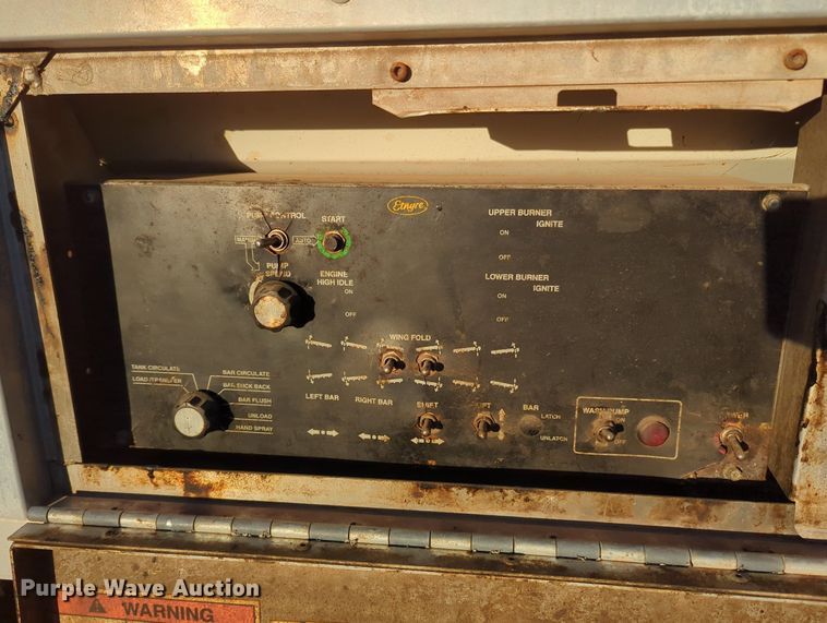 image for item OL9047 2009 International 7300  oil distributor truck