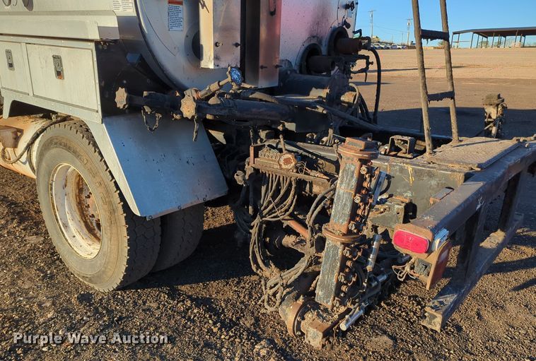 image for item OL9047 2009 International 7300  oil distributor truck