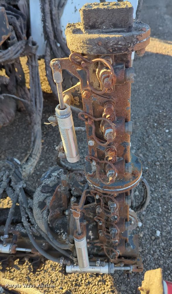 image for item OL9047 2009 International 7300  oil distributor truck