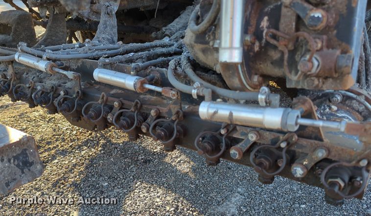 image for item OL9047 2009 International 7300  oil distributor truck